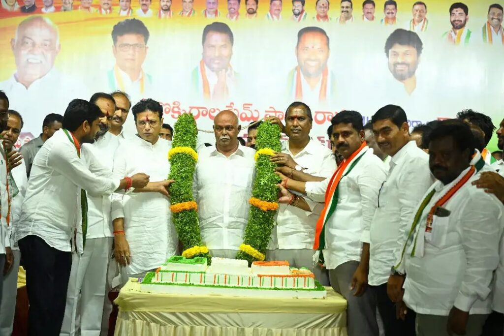 మంచిర్యాల ఎమ్మెల్యే కొక్కిరాల ప్రేమ్ సాగర్ రావు జన్మదిన వేడుకల్లో మంత్రి అడ్లూరి లక్ష్మణ్ కుమార్, దుద్దిల్ల శ్రీధర్ బాబు, విప్ విజయ రమణారావు