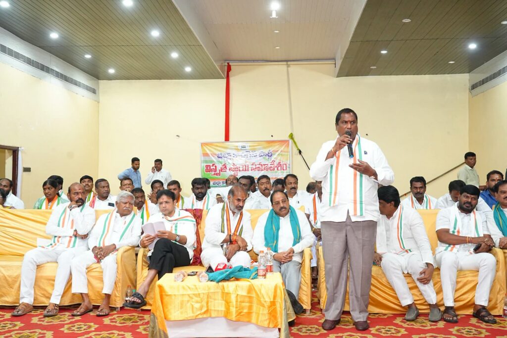 ఉత్తర భారతదేశ రాజకీయాల మార్చే సభ సిరిసిల్ల సభ.. ఉమ్మడి కరీంనగర్ జిల్లా పెండింగ్ ప్రాజెక్టులకు నిధులు.* మంత్రి తుమ్మల నాగేశ్వరరావు.. పార్టీ ఫిరాయింపులపై మాట్లాడే నైతిక హక్కు కేటీఆర్ కు లేదు.. *మంత్రి శ్రీధర్ బాబు..* *యువరాజు కోటను బద్దలు కొడుతాం..* *మంత్రి అడ్లూరి లక్ష్మణ్ కుమార్..* *సిరిసిల్లలో ముఖ్యమంత్రి సభ ఏర్పాట్లపై కాంగ్రెస్ పార్టీ సమీక్ష సమావేశంలో మంత్రులు..