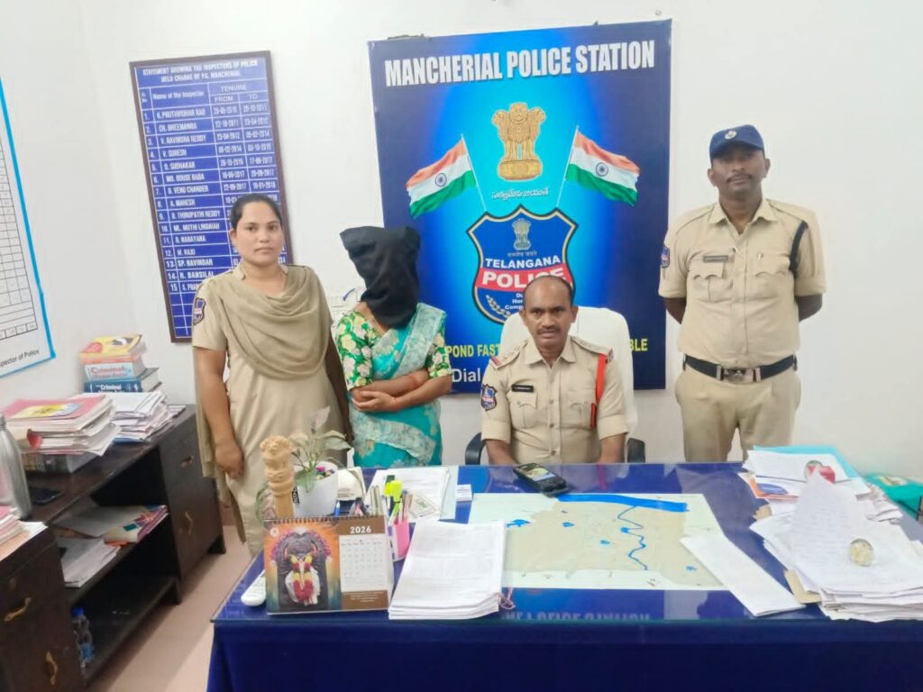 మంచిర్యాల పట్టణం అశోక్ రోడ్‌లో 29-09-2026న జరిగిన మోహన్ హత్య కేసుకు సంబంధించి మృతుడి భార్య జమున (39), ఆమె కుమార్తె అరెస్ట్