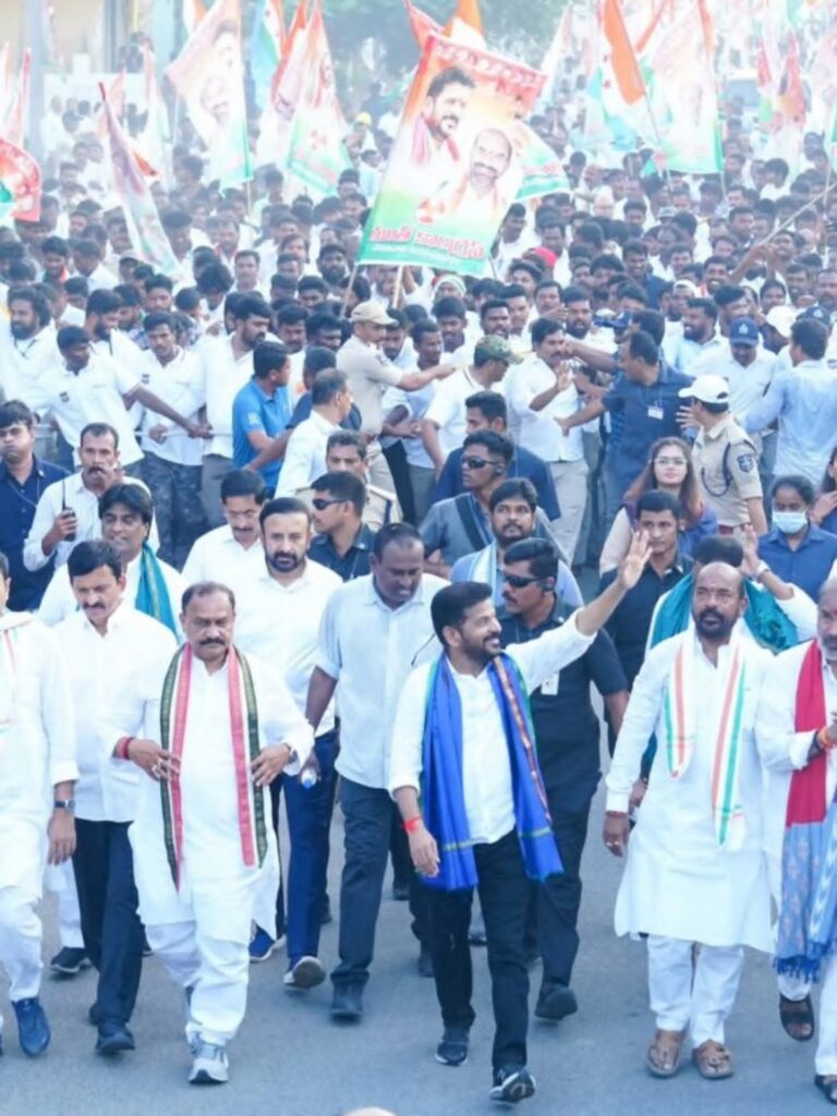 సిరిసిల్ల సభ విజయవంతం., ముఖ్యమంత్రి రేవంత్ రెడ్డికి అడుగడుగున ప్రజల నీరాజనాలు.
