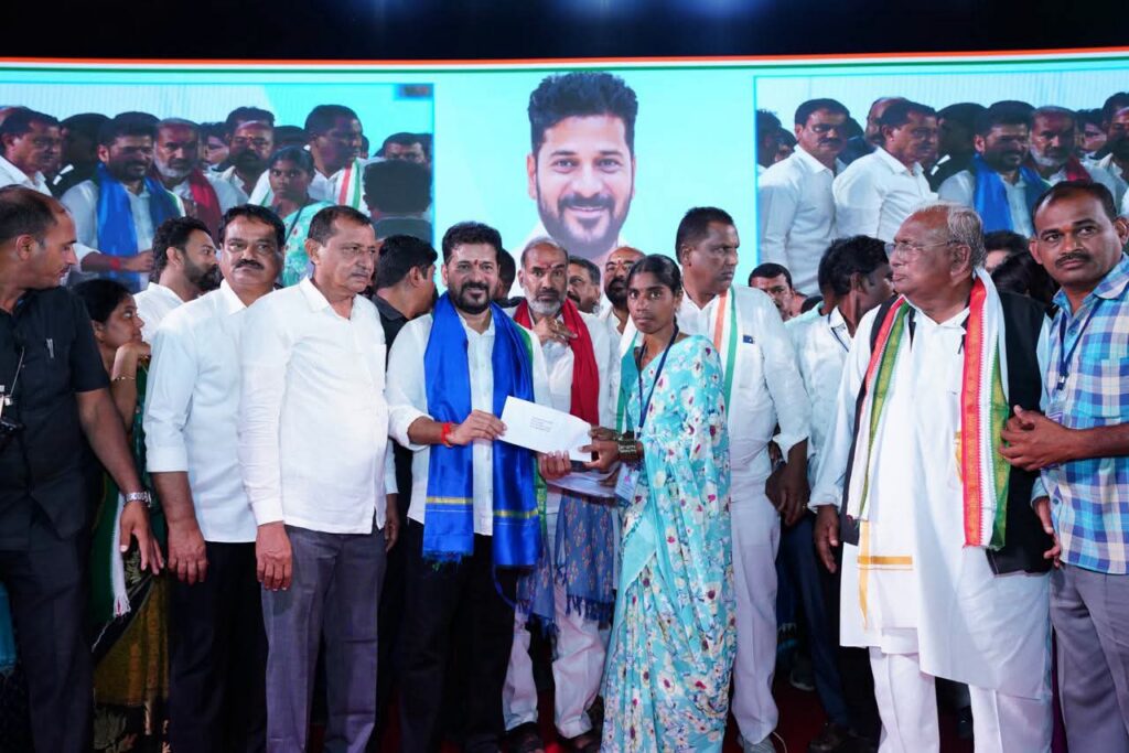 ప్రజాపాలన – ప్రగతి బాట కార్యక్రమంలో భాగంగా ముఖ్యమంత్రి సిరిసిల్ల పట్టణంలో ఏర్పాటు చేసిన బహిరంగ సభ విజయవంతం