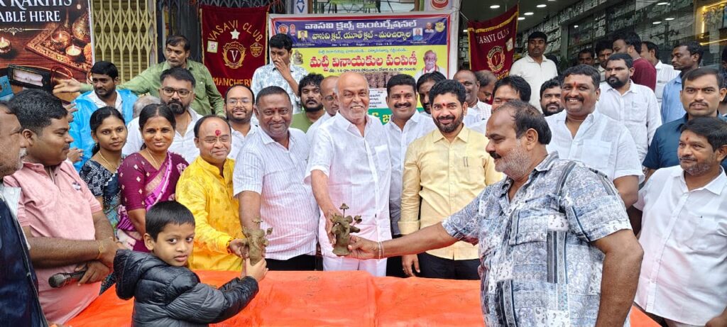 మట్టి వినాయకున్ని పూజిద్దాం… పర్యావరణాన్ని కాపాడుకుందాం!