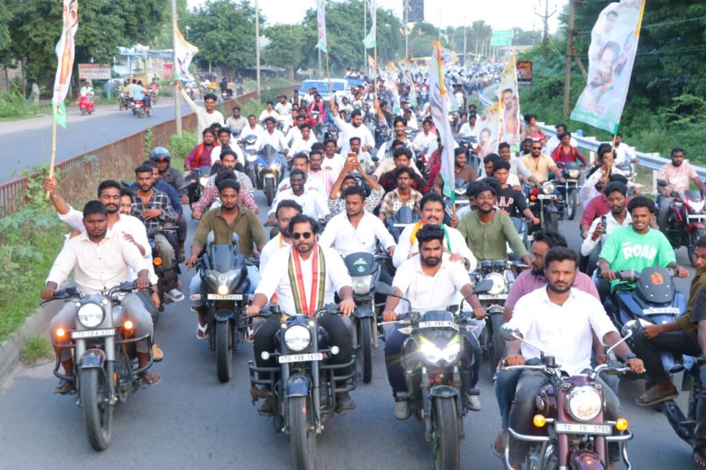 పెద్దపల్లి కాంగ్రెస్ పార్లమెంటరీ సభ్యులు గడ్డం వంశీకృష్ణ, సీనియర్ నాయకులు జగన్మోహన్ ఆధ్వర్యంలో భారీ ర్యాలీ