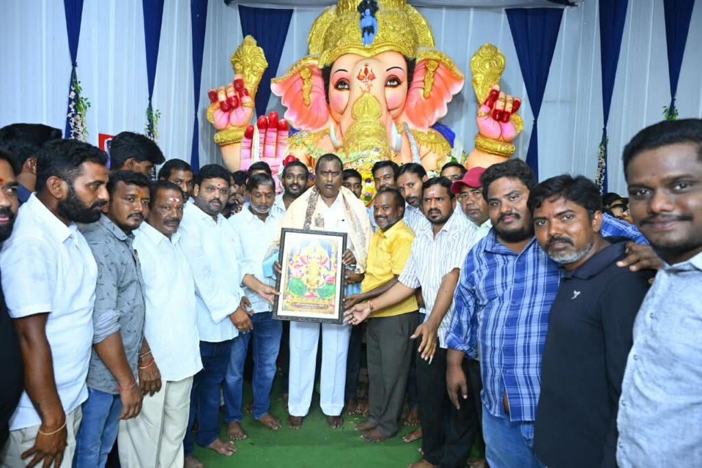 నాని యూత్ వినాయకుడిని, ఇతర వినాయక మండపాలలోని వినాయకులను దర్శించుకున్న మంత్రి అడ్లూరి*