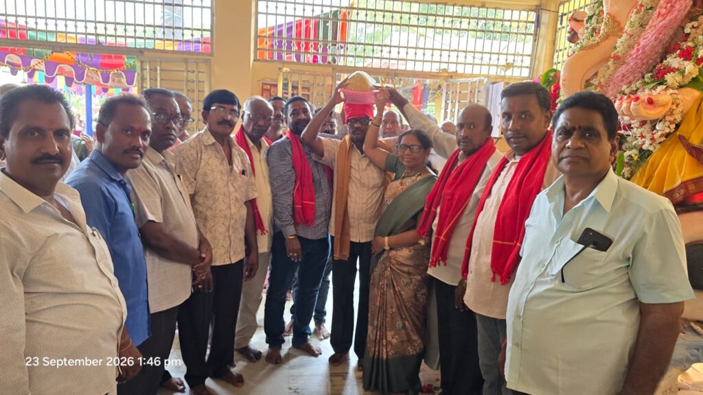 వైభవంగా వినాయక శోభాయాత్ర …..నిమజ్జనం లక్షెట్టిపేట బీట్ బజార్ లోని వాసవి కన్యకా పరమేశ్వరి ఆలయంలోని గణేష్ మండపం లడ్డు వేలం.