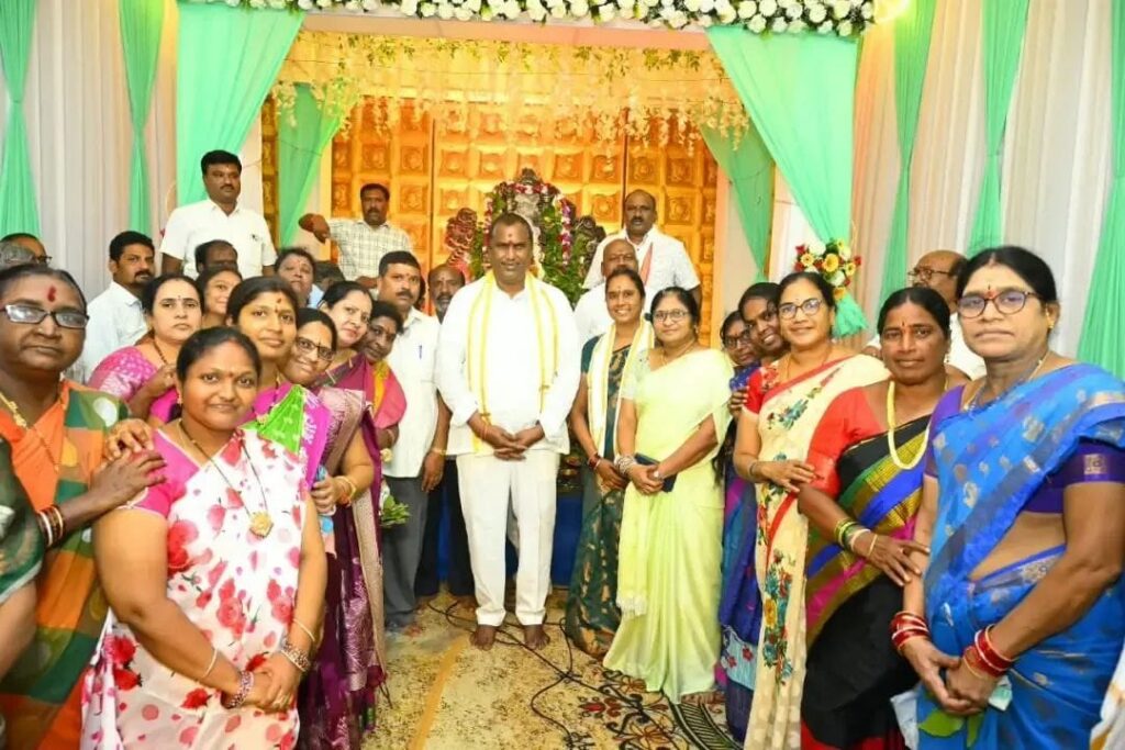 వినాయక మండపల వద్ద ప్రత్యేక పూజలు నిర్వహించిన మంత్రి అడ్లూరి..