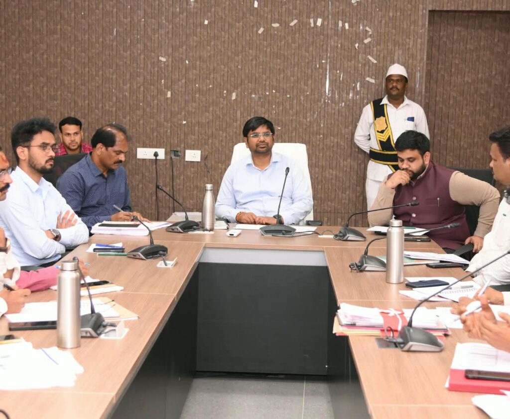 ప్రభుత్వ పథకాలను అధికారులు సమర్ధవంతంగా అమలు చేయాలి