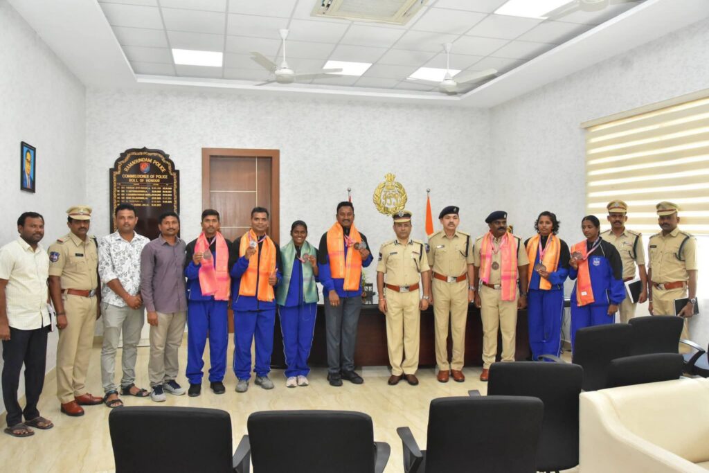 పోలీసు అధికారులు, సిబ్బందిలో క్రీడా స్ఫూర్తిని పెంపొందించడంతో పాటు శారీరక, మానసిక దృఢత్వాన్ని ప్రోత్సహించే లక్ష్యంతో నిర్వహించిన 5వ తెలంగాణ పోలీస్ స్పోర్ట్స్ అండ్ గేమ్స్ మీట్–2026 క్లస్టర్