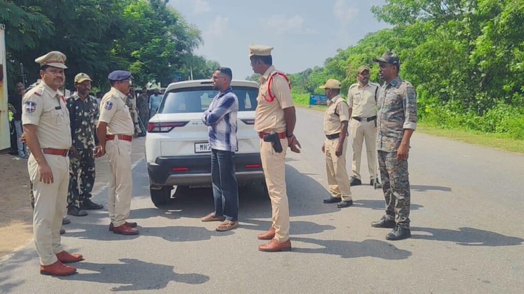 డీఎస్పీ సతీష్ ఆధ్వర్యంలో కార్డెన్ అండ్ సెర్చ్