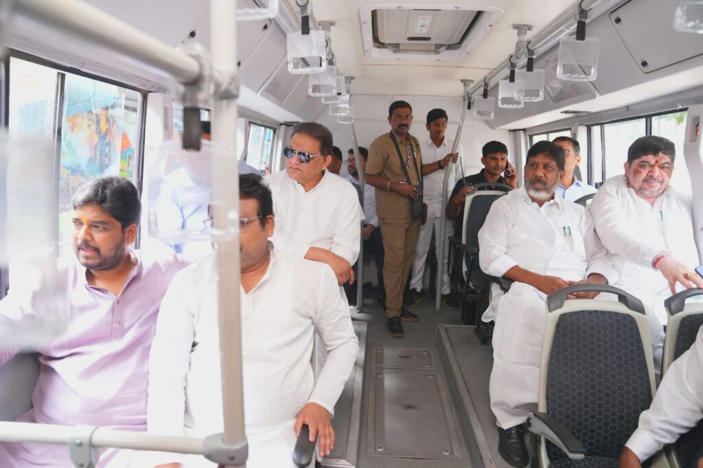 ఆర్టీసీ – మెట్రో కామన్ పాస్‌తో డిప్యూటీ సీఎం భట్టి విక్రమార్క గారు మరియు సహచర మంత్రులతో కలిసి ప్రత్యేక ప్రయాణం
