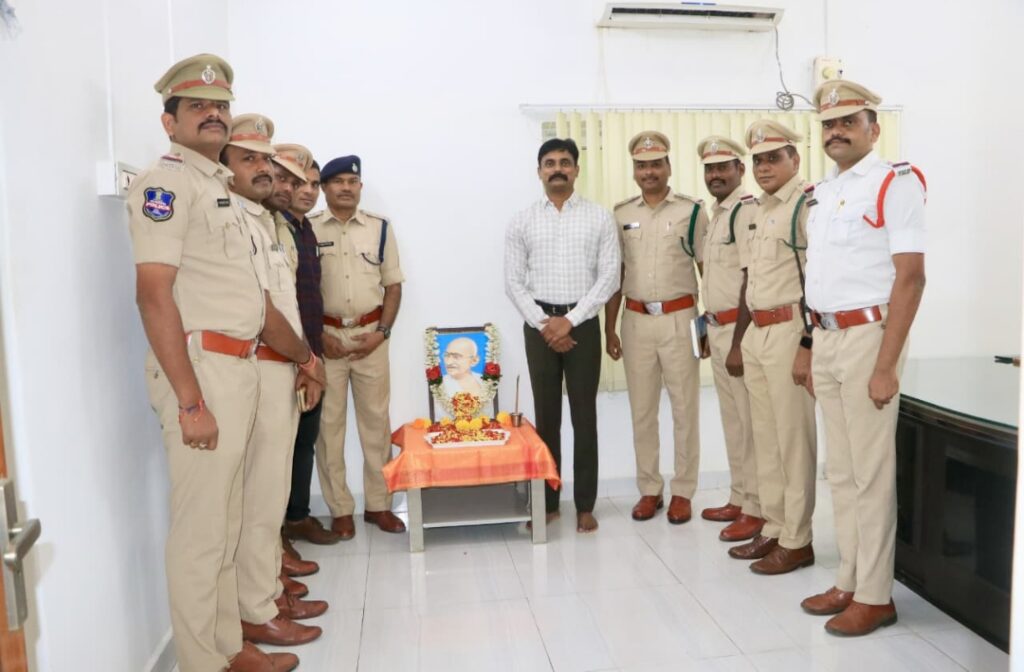 ఎస్పీ క్యాంపు కార్యాలయంలో ఘనంగా గాంధీ జయంతి వేడుకలు*