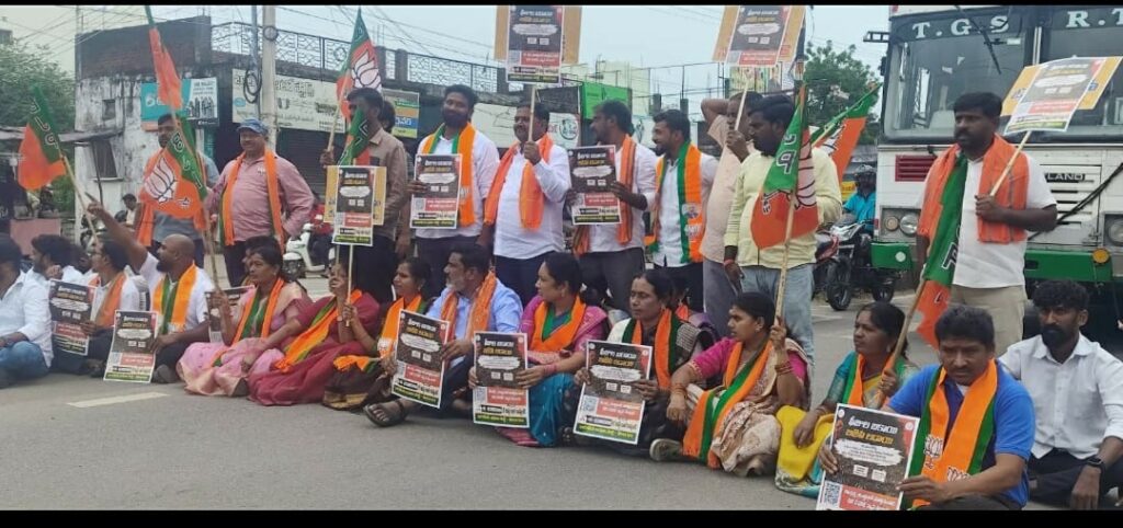 స్కాలర్ షిప్ లను వెంటనే ప్రభుత్వం విడుదల చేయాలి