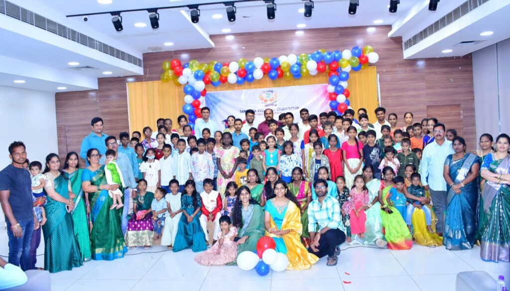 చిన్నారుల చిరునవ్వుల వెనుక దాగి ఉన్న సంకల్ప ఆర్గనైజషన్