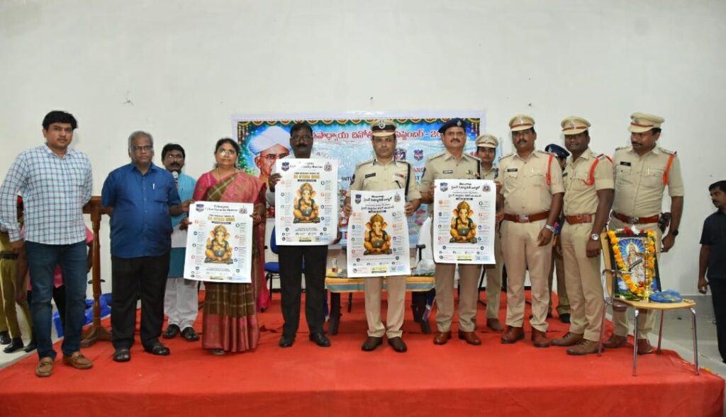ఉపాధ్యాయుల మాట వినండి.. జీవితానికి బంగారు బాట వేసుకోండి-సీపీ అంబర్ కిషొర్ ఝా
