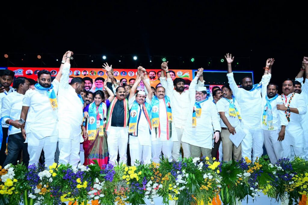 జాతీయ జన గణనలో ఓబీసీ కులాల గణన చేయాలని డిమాండ్ చేస్తూ టీపీసీసీ ఓబీసీ సెల్ ఆధ్వర్యంలో, టీపీసీసీ ఓబీసీ సెల్ చైర్మన్ ఎమ్మెల్యే శంకరయ్య అధ్యక్షతన నిన్న శంషాబాద్ లోనీ గొల్లపల్లి ఎక్స్ రోడ్డు వద్ద నిర్వహించిన భారీ బహిరంగ సభకు ముఖ్య అతిథులుగా పీసీసీ అధ్యక్షుడు, ఎమ్మెల్సీ మహేష్ కుమార్ గౌడ్, ఏఐసీసీ ఓబీసీ సెల్ చైర్మన్ అనిల్ జైహింద్, మంత్రి పొన్నం ప్రభాకర్, ప్రభుత్వ సలహాదారు వి. హనుమంతరావు