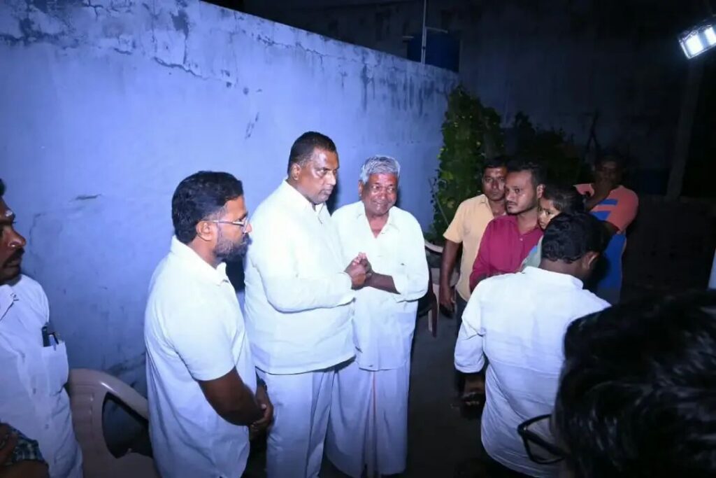 పలు మృతుల కుటుంబాలను పరామర్శించిన మంత్రి అడ్లూరి లక్ష్మణ్ కుమార్*