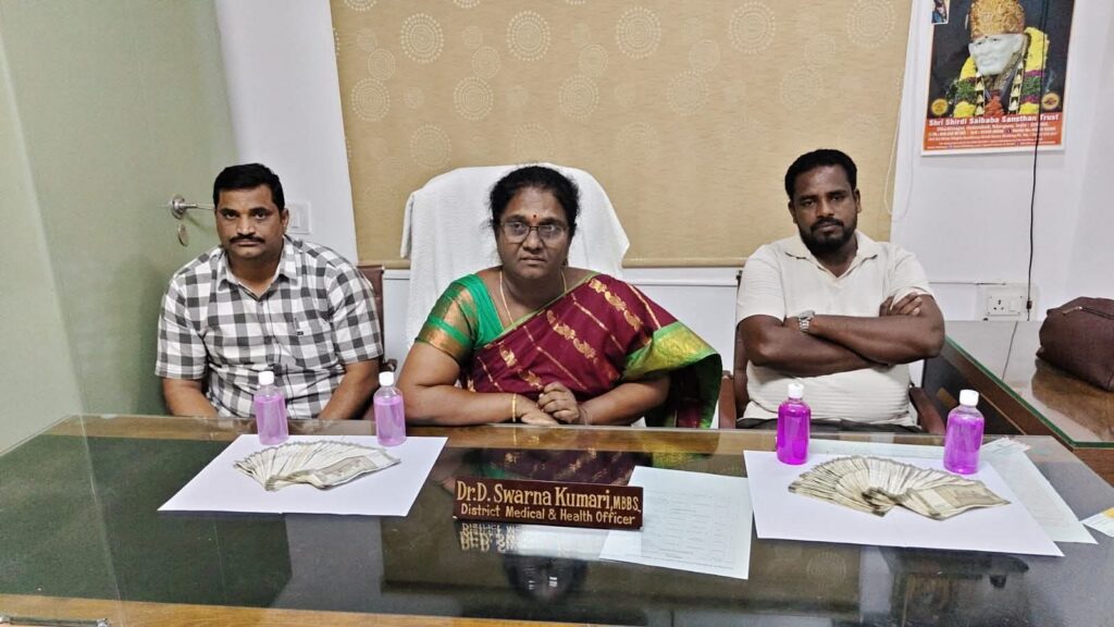ఏసీబీకి దొరికిపోయిన ముఖ్య అధికారులు నేరుగా డబ్బు తీసుకోకుండా, తమ ప్రైవేట్ డ్రైవర్ (A-3) ద్వారా లంచం తీసుకుంటున్న(AO-1 & AO-2)