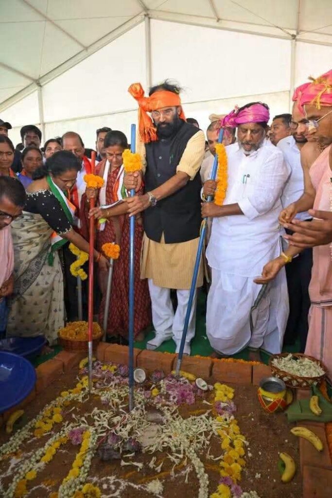 రాష్ట్రంలోనే తొలి గ్రీన్‌ఫీల్డ్ సెంట్రలైజ్డ్ కమ్యూనిటీ కిచెన్‌‌కు శంకుస్థాపన చేసిన డిప్యూటీ సీఎం బట్టి విక్రమార్క గారు, నీటిపారుదల & పౌరసరఫరాల శాఖ మంత్రి ఉత్తమ్ కుమార్