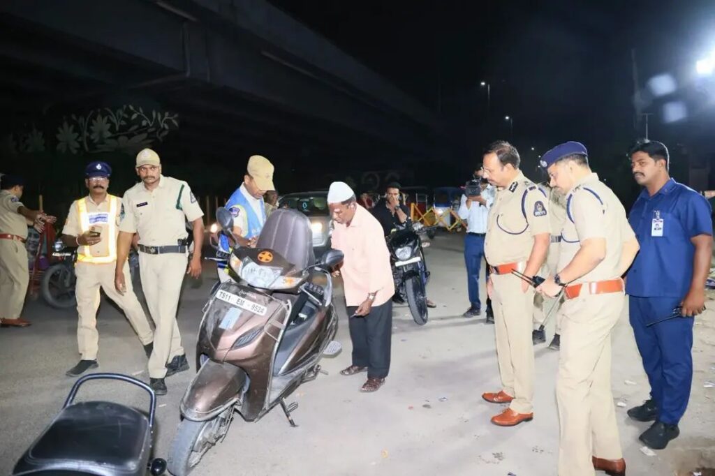 నగరంలో శాంతిభద్రతల పరిరక్షణే లక్ష్యంగా గురువారం అర్ధరాత్రి వేళ 3,000 మంది సిబ్బంది, 100 బృందాలతో విస్తృతంగా చేపట్టిన ఆపరేషన్‌ కవచ్‌ నాకాబందీ