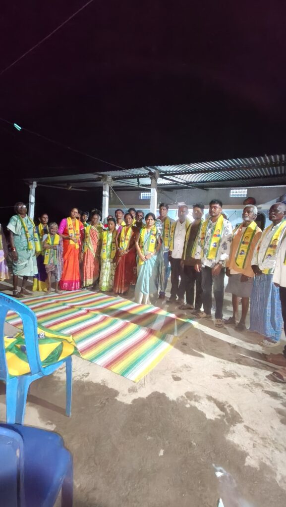 టిఆర్ఎస్ పార్టీ సిర్పూర్ నియోజకవర్గ ఇంచార్జ్ కావేటి సబిత మనోహర్ ఆధ్వర్యంలో బలగాల, చింతగూడ గ్రామంలో టిఆర్ఎస్ పార్టీలో  భారీ చేరికలు.