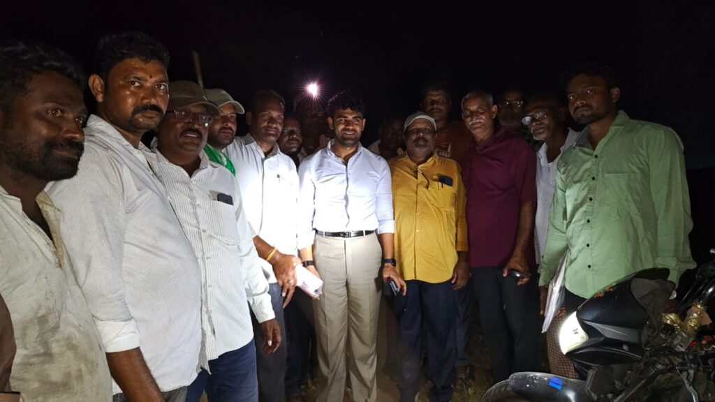 రైతుల సాగునీటి సమస్యపై రాత్రివేళ స్పందించిన సబ్‌ కలెక్టర్‌కు రైతుల కృతజ్ఞతలు..