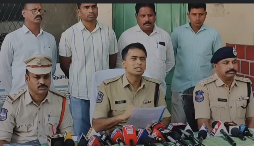 క్రిప్టో కరెన్సీ పేరుతో భారీ మోసం.. ఇద్దరు అంతర్రాష్ట్ర నిందితుల అరెస్ట్! ఐటీసీ గ్లోబల్ పేరుతో పెట్టుబడుల మోసం.. రూ.10 కోట్లకు పైగా వసూళ్లు చేసినట్లు అనుమానం.